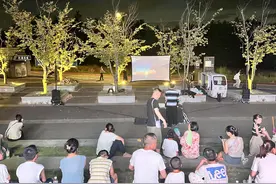有人觉得松弛有人觉得吵，钱塘江边走红的野生“露天KTV”你怎么看图片