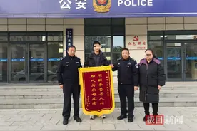 15岁少年外出探险迷路，民警搜寻2个多小时寻回图片