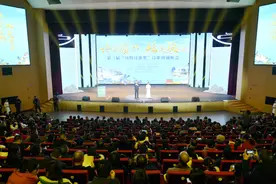 四川渠县举办第三届“杨牧诗歌奖”诗歌朗诵晚会图片