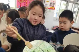淮安市实验小学：漆扇进课堂 文化润童心图片
