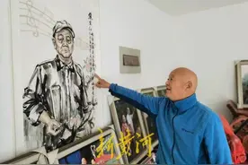 山东“红歌爷爷”义务支教7年，骑车6000多公里教唱红歌图片