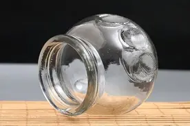 拔罐颜色越深体内毒素越多?假的图片