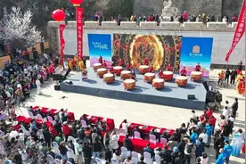金山岭长城第十二届杏花节盛大启幕图片