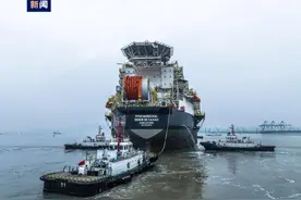 比最大航母还大！30万吨级“海上油气巨无霸”从烟台赴巴西图片