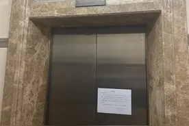 突然猛冲！59岁业主电梯内当场身亡，全网炸了……遇电梯故障如何自救？这些你必须知道！图片