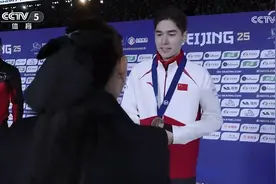 短道速滑世锦赛 刘少昂1500米获得铜牌图片