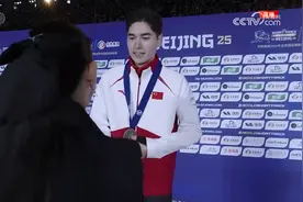 短道速滑世锦赛 刘少昂1500米获得铜牌图片
