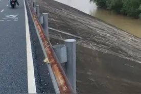 预计北江清远17日下午将再次出现洪峰图片