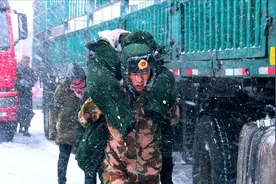 08年百年难遇的暴雪，一场春运之痛，将中国逼成了“基建狂魔”图片