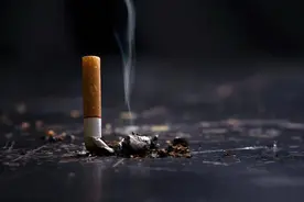 抽烟抽出来的咳嗽病，如何有效止咳？讲2个方法，治好咳嗽不用愁图片