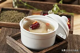 鸽子汤直接炖就错了，鸽子身上有些部位不能吃，学会了鲜美又滋补图片