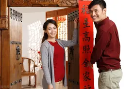 贴对联时，谁是上联？贴左边还是右边？看这两个字就对了图片