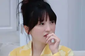 金莎的红脸蛋引热议，别人素颜她化妆，是包袱重，还是另有原因？图片