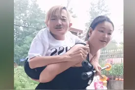 河南大叔王党：身高90厘米，娶两任美娇妻，生下两个“瓷娃娃”图片