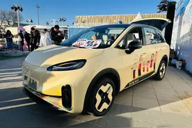新车 | 六座可祖孙三代同车/四座棋牌主题，极狐考拉更多改装版亮相图片