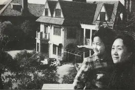上海女商人资助一名落难青年，20年后再重逢，青年已是兵团司令图片