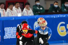 “十四冬”短道速滑青年组女子3000米接力内蒙古队获铜牌图片