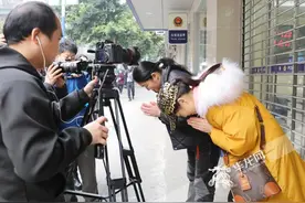 失踪6天的9岁男孩获救后……图片
