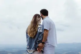 不管夫妻还是情侣，感情走到最后，只剩下2个字图片