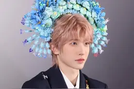 男明星簪花造型，成毅檀健次探花郎，侯明昊娇俏，王一博漂亮图片