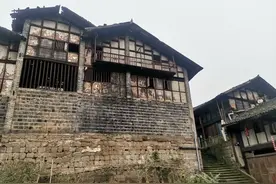 走夜路图片