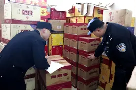 怀柔警方打掉一假冒名酒销售点：200箱白酒价值80余万元图片