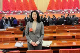 上海市人大代表、外企德科上海公司总经理宋菲菲出席2024上海两会图片