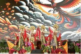游人如织湄公河畔赏木棉花——老挝金三角经济特区举行第二十一届木棉节图片