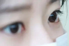 眼袋重、眼圈黑？医生：脾虚眼袋大，肾虚眼圈黑！图片