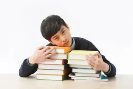 你的孩子是学霸还是学渣，看他放学回家后的第一件事就知道了图片