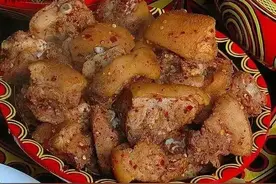 坨坨肉是凉山彝族人民有名气的基本制作方法。图片