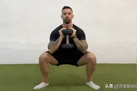 强壮臀腿的好动作：高脚杯深蹲图片