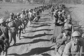 他曾任我军超级兵团的政委，却在关键战役中犯大错，憾失上将军衔图片