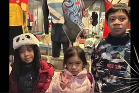 郭晶晶一家去瑞士滑雪！霍震霆和郭妈妈陪同，三个孩子有运动天赋图片
