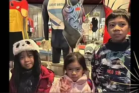 郭晶晶一家去瑞士滑雪！霍震霆和郭妈妈陪同，三个孩子有运动天赋图片