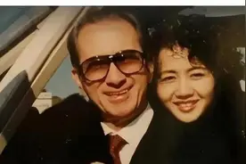 1986年，65岁富豪老板何鸿燊在夜总会碰上了一个26岁的美女梁安琪图片