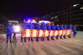 10张照片！定格重庆市蓝天救援队驰援甘肃震区温暖瞬间图片