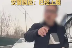 奔驰车司机逆行堵路，还叫嚣“让警察给我打电话”！警方：罚款200元记3分 律师：已构成寻衅滋事！图片