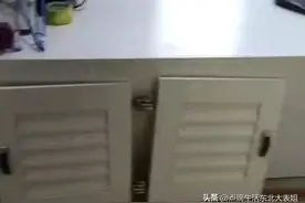 邻居不要的衣柜，我搬回家用了一年，放倒巧变榻榻米，省了大几千图片