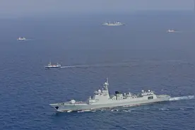 胡塞无人机群来袭，美航母激战红海，中国052D“加入战斗群”？图片