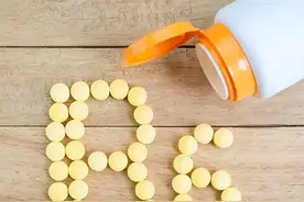 维生素B6能改善睡眠，预防脑梗，医生提醒：正确服用，注意3点图片