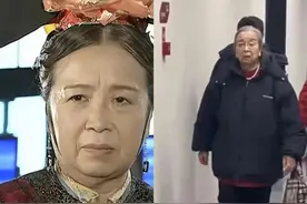 容嬷嬷李明启现身晚会彩排，87岁走路带风，穿200元平价鞋引热议图片