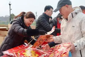 浙江客流最大县级火车站为外来建设者备春运年礼图片
