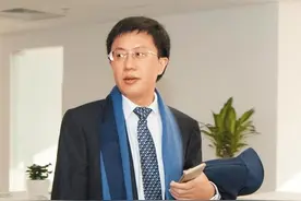 中国最神秘的亿万富豪，从不在公众场所露面，却突然酗酒醉死异乡图片