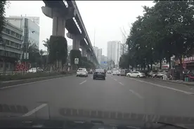 开车遇到事出反常必有妖的6种情况，要马上谨慎，否则可能有危险图片