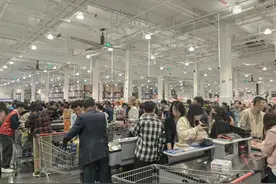 代购月入10万！被挤爆的山姆，香港人正排队送钱图片