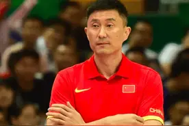 广东宏远主帅杜峰：儿子13岁还没发育迹象，妻子38岁越长越漂亮图片