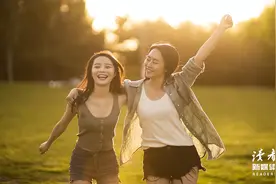 “40岁比20岁更美？”：越活越漂亮的女人，都做到了这5点图片