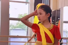 第一天史敏老师问灵儿难不难，灵儿说不难，哈哈哈哈！满满的感动和精彩！敦煌古典舞授课：北舞史敏老师❤️#古典舞视频封面