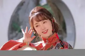 苏州话的“双语”听力，文读？白读？傻傻分不清？吴语里面有很多字的读音是有两种的，就比如回家的家文读是jia，还有诗词和专有名词要文读。可千万别搞错了，找不着回“家”的路喔！考考大家鱼香肉丝的鱼怎么发音？或者你还知道有哪些字有两个读音吗？#吴侬软语 #中国的语言博大精深 #苏州话 #水韵江苏有你会更美视频封面